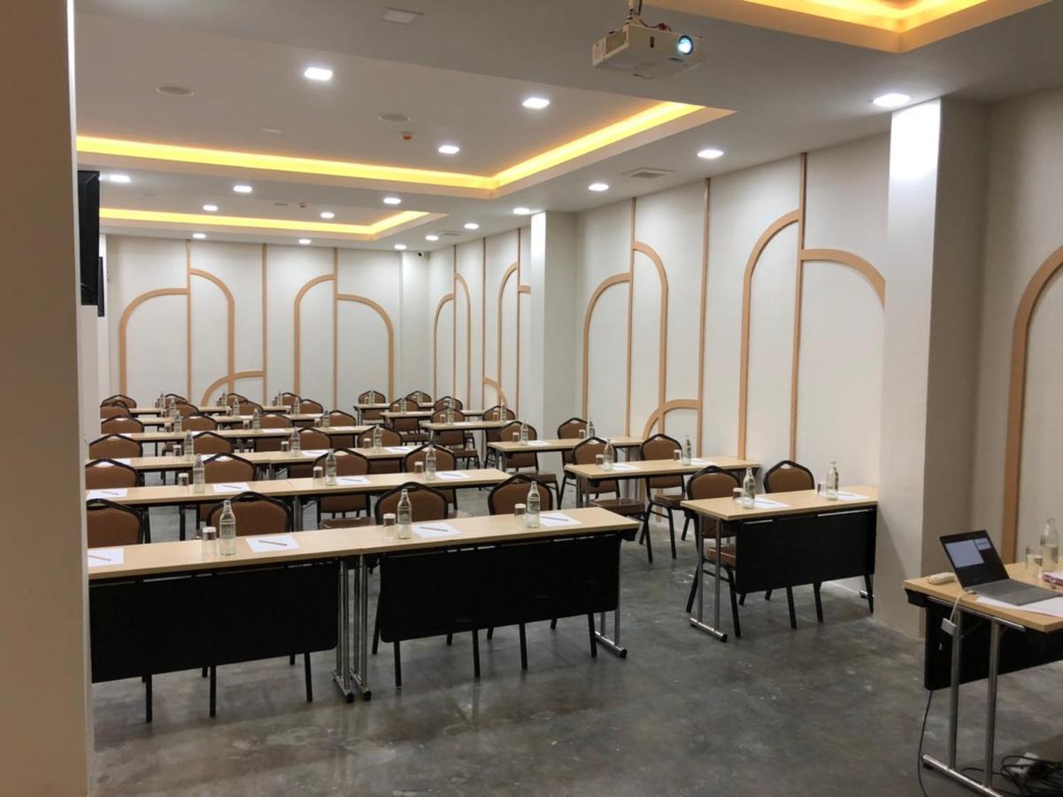 โรงแรมแนปปี้เนส โรงแรม กรุงเทพมหานคร