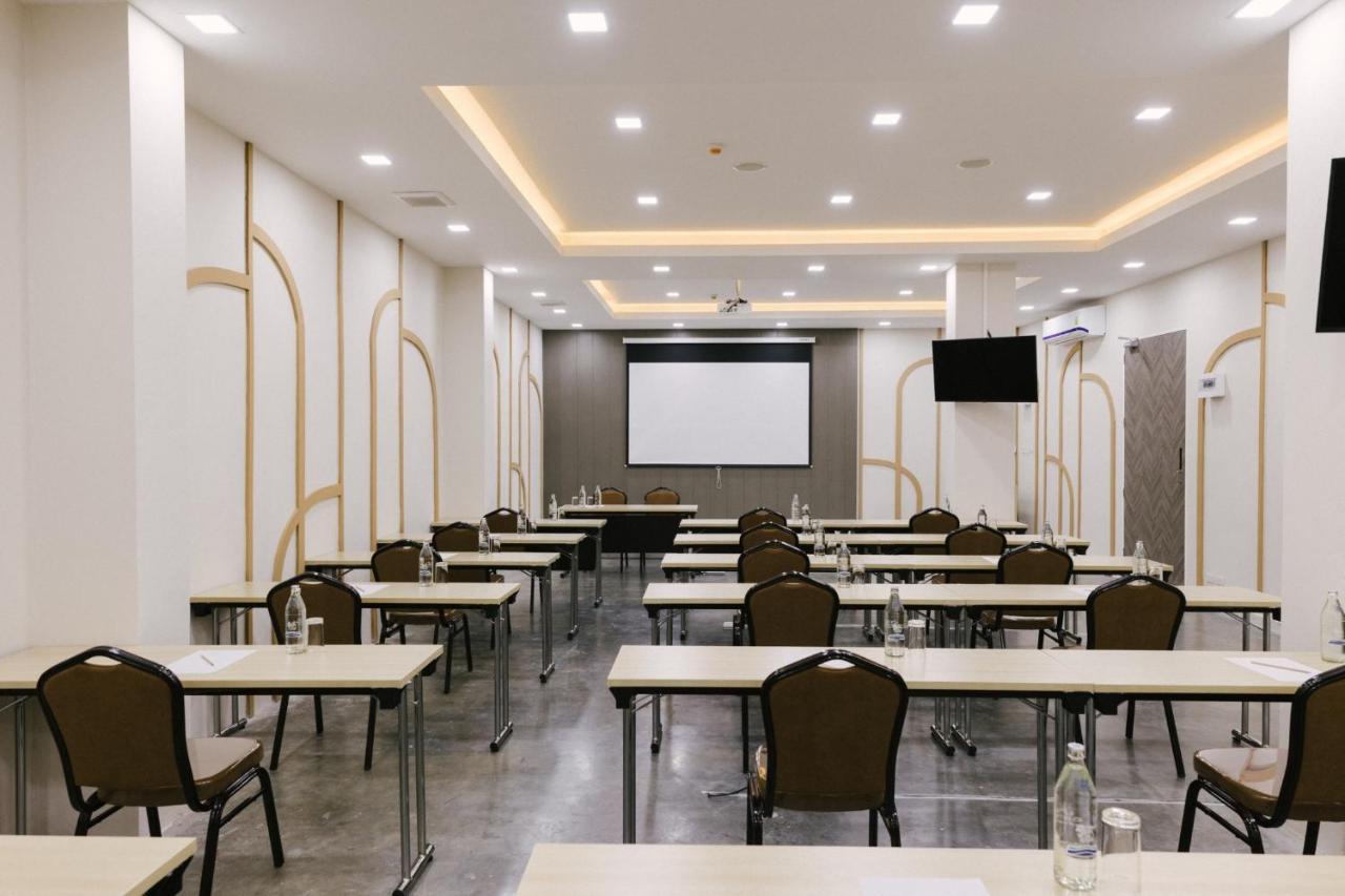 โรงแรมแนปปี้เนส โรงแรม