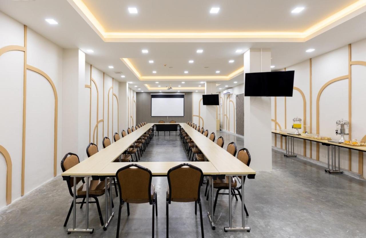 โรงแรมแนปปี้เนส กรุงเทพมหานคร